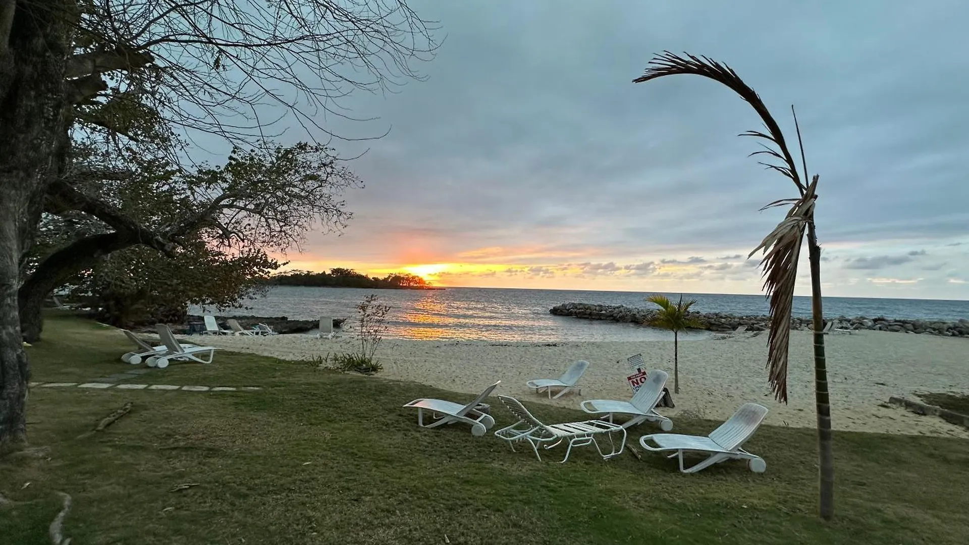 Apartment Casa Mire-Lee, Seaside Serenity At Negril 7 Miles Beach, Point Village
